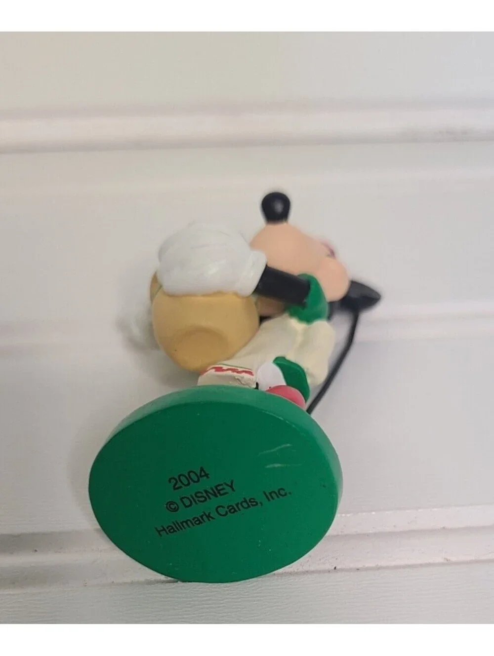 HALLMARK ORNAMENT Disney Minnie Mouse 2004 Christmas baking